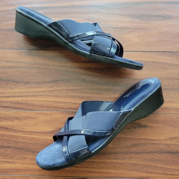 Mootsies Tootsies Navy Blue Patent Leather Strappy Sandals Size 9.5 - Picture 4 of 10